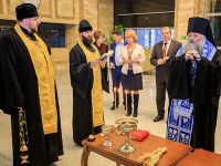 «Благое дело сделать никогда не поздно»: Барнаульская епархия поделилась святостью с алтайскими парламентариями
