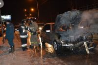 Mercedes с алтайскими номерами загорелся во время полицейской погони