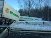 На алтайской трассе в очередной раз опрокинулась фура «Мария-Ра»