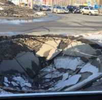 В Индустриальном районе Барнаула образовался дорожный провал