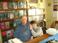 Марк Юдалевич со своей внучкой