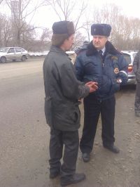 Пьяный барнаулец на «Волге» организовал цепную аварию у магазина Metro