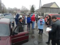 Пенсионерам вручили новый автомобиль вместо сгоревшего