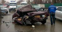 В Барнауле пенсионеры на «Жигулях» попали впросак между двумя фурами