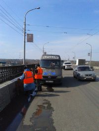 Катафалк в помощь: бийчане все чаще замечают за дорожными работами «непрофильных специалистов»