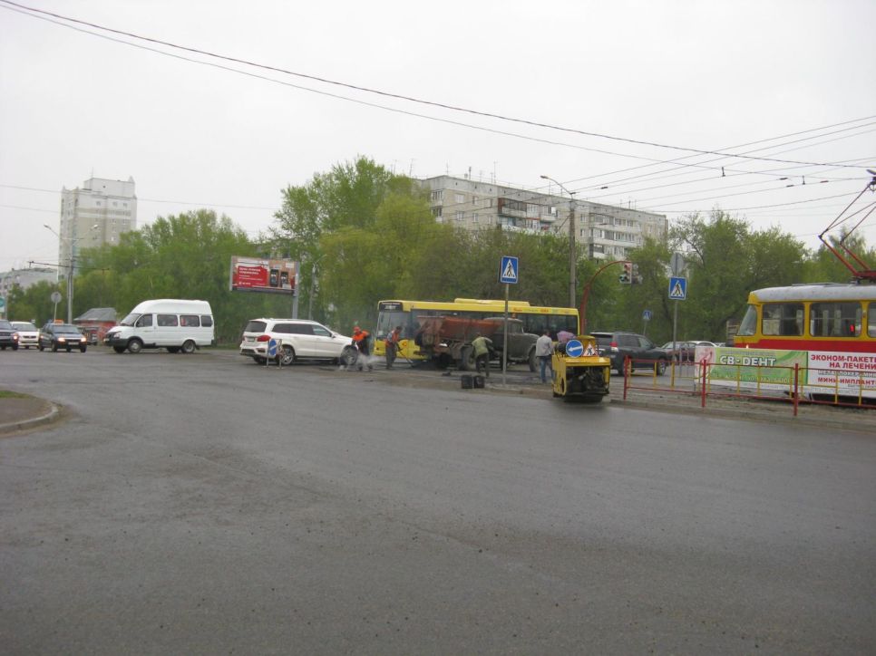 В Барнауле кладут «мокрый» асфальт