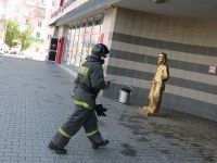 Кинотеатр «Мир» неожиданно «полыхнул» в центре Барнаула