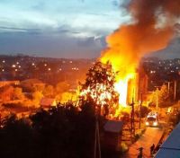 В Железнодорожном районе Барнаула ночью горели частные дома
