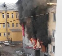 В Барнауле загорелся один из корпусов поликлиники ГУ МВД