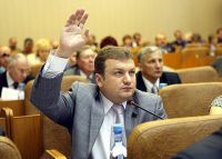 Заждались: алтайские правоохранители встречают коммуниста Мастинина из длительной «командировки»