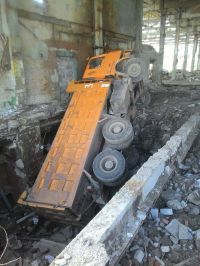 На стройке ТРЦ «Галактика» в Барнауле между перекрытиями провалился грузовик?