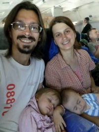 Чета Тесленко в самолете Киев - Нью-Йорк