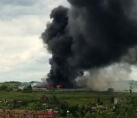 Специалисты Роспотребнадзора выехали на пожар «Алтайагрохимии» в Барнауле