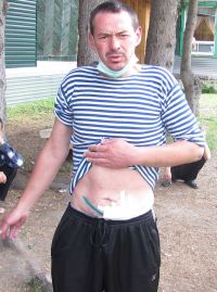 Пациент едва не лишил себя жизни, чтобы обратить внимание на проблемы погибающих товарищей