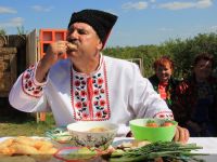 Московские гости купили с аукциона на Алтае 72-сантиметровый вареник