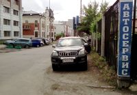 Трибуны барнаульского стадиона «Динамо» угрожают пешеходам и зрителям?