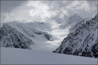 Пик Актру и ледник Большой Актру с плато под ледником Водопадный по пути на Купол