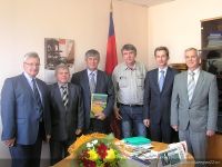 Николай Николаев - крайний справа