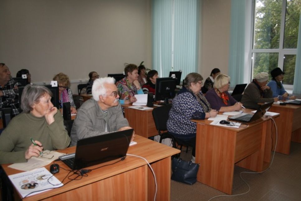 «Ростелеком» подарил «Азбуку интернета» барнаульским пенсионерам