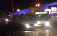 Маршрутный автобус въехал в столб из-за соперничества на дороге в Барнауле