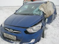 Молодую омичку на иномарке занесло под колеса большегруза с алтайским сыром