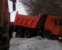 Сильный гололед на дорогах Алтайского края спровоцировал целый ряд аварий