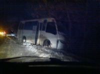 В Барнауле водитель «маршрутки» предпочел сугроб встрече с фурой