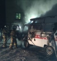 В Барнауле ночью сгорела карета «скорой помощи»