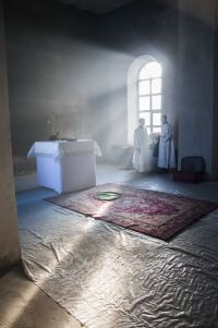 Потревоженные останки барнаульцев, погребенных на Нагорном кладбище, перезахоронили в храме