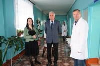 Главврач каменской психбольницы Юрий Кабанов — справа