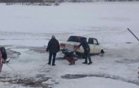 Бийские дрифтеры на «ВАЗ» провалились под лед