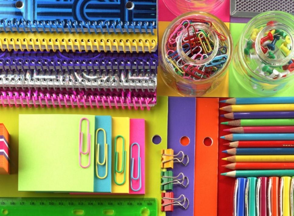 «Комус» делает шаг навстречу корпоративным клиентам: канцтовары в фирменных цветах