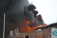 Из-за крупного пожара в Бердске перекрыли федеральную трассу в направлении Барнаула