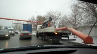 На Старом мосту в Барнауле демонтируют ограничители для большегрузов