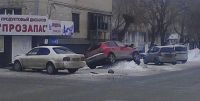 Mazda «покорила» дорожный знак на аварийном перекрестке в Барнауле