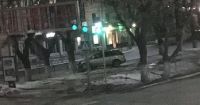 В Барнауле иномарку выбросило на аллею Ленинского проспекта