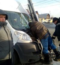 Барнаулец потерял сознание за рулем и снес бетонный столб
