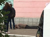 Лепнина аварийного барнаульского дома обрушилась на случайного прохожего