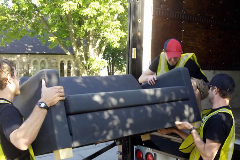 Надежные грузчики при квартирном переезде