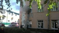Более 100 человек эвакуировали из загоревшейся барнаульской поликлиники