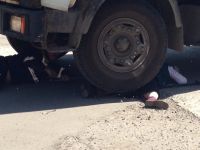 Водитель фуры переехал упавшую в обморок барнаульскую пенсионерку