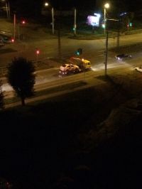 В Барнауле автомобиль полиции смял иномарку и снес ограждение в погоне за нарушителем