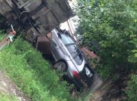 Житель Власихи на личном внедорожнике взял приступом дом соседа