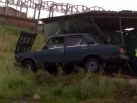 Пьяный житель Рубцовска на угнанном автомобиле въехал в остановку