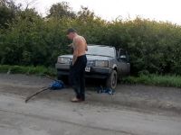 Алтайские сельчане попросили полицейских вытянуть из кювета угнанное авто
