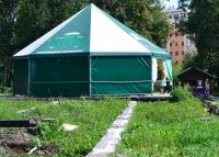 «Сам я разрушать ничего не буду»: летнее кафе в барнаульском парке демонтируют со скандалом