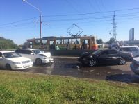 Несколько человек пострадали в лобовом столкновении авто на барнаульском проспекте