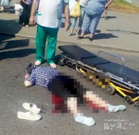 На автобусной остановке в Бийске «маршрутка» сбила нерасторопную пенсионерку