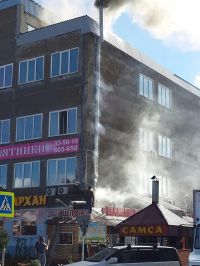 Запахло жареным: узбекское кафе в Барнауле загорелось во время рабочей смены