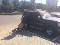 Барнаульский мотоциклист после сальто над Land Cruiser приземлился на иномарку по соседству